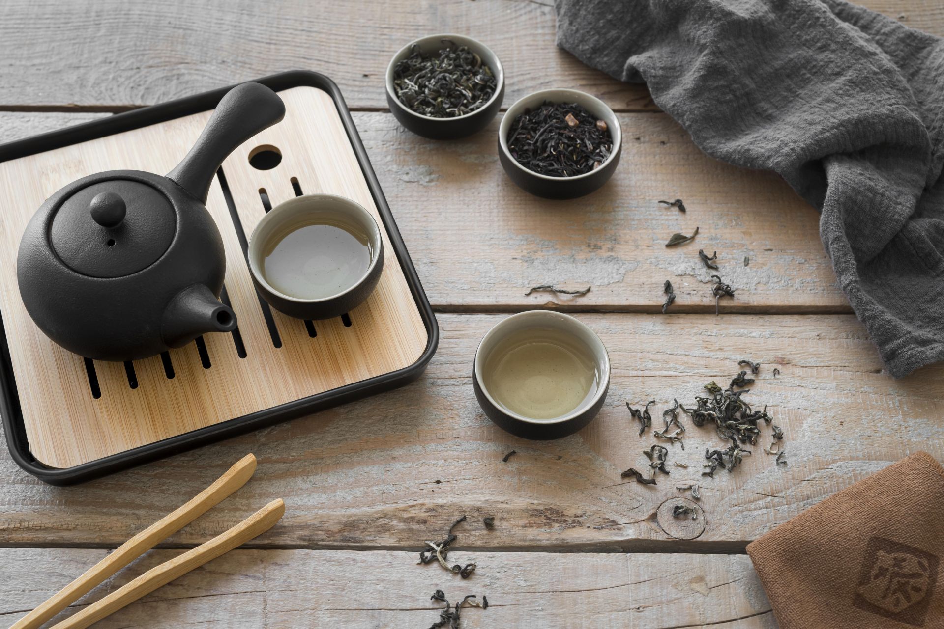 品茶文化探索：高級茶禮盒推薦武夷岩茶